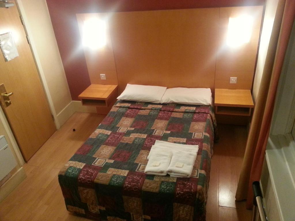Berkeley Court Hotel London Room photo